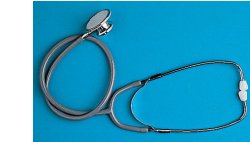 farmacare stetofonendoscopio leggero girevole con membrana ed anellino gomma nello stetoscopio archetto biauricolare per auscultazione con molla esterna farmacare